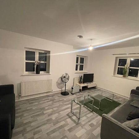 Lovely Spacious Entire 1 Bedroom Apartment - New Management London Exteriör bild
