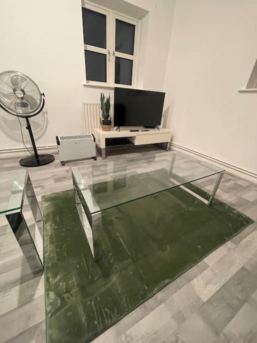 Lovely Spacious Entire 1 Bedroom Apartment - New Management London Exteriör bild